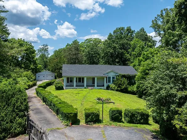1566 Trenthill Dr, Bassett, VA 24055