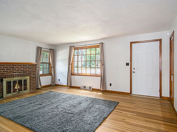 3rd image of 1353 Sheffield Ave