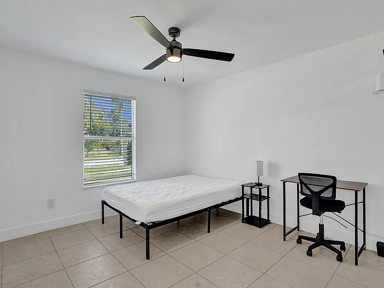 NE Solida Cir — Photo 2