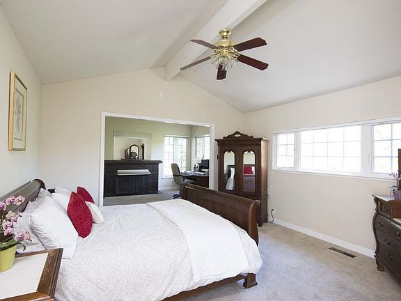 3rd image of 109 Chippendale Ct