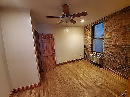 4th image of 536 E 6th St APT 2