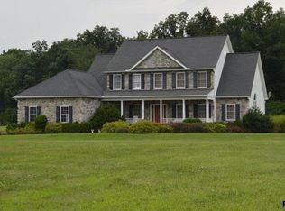 70 Honeysuckle Ln, Littlestown, PA 17340