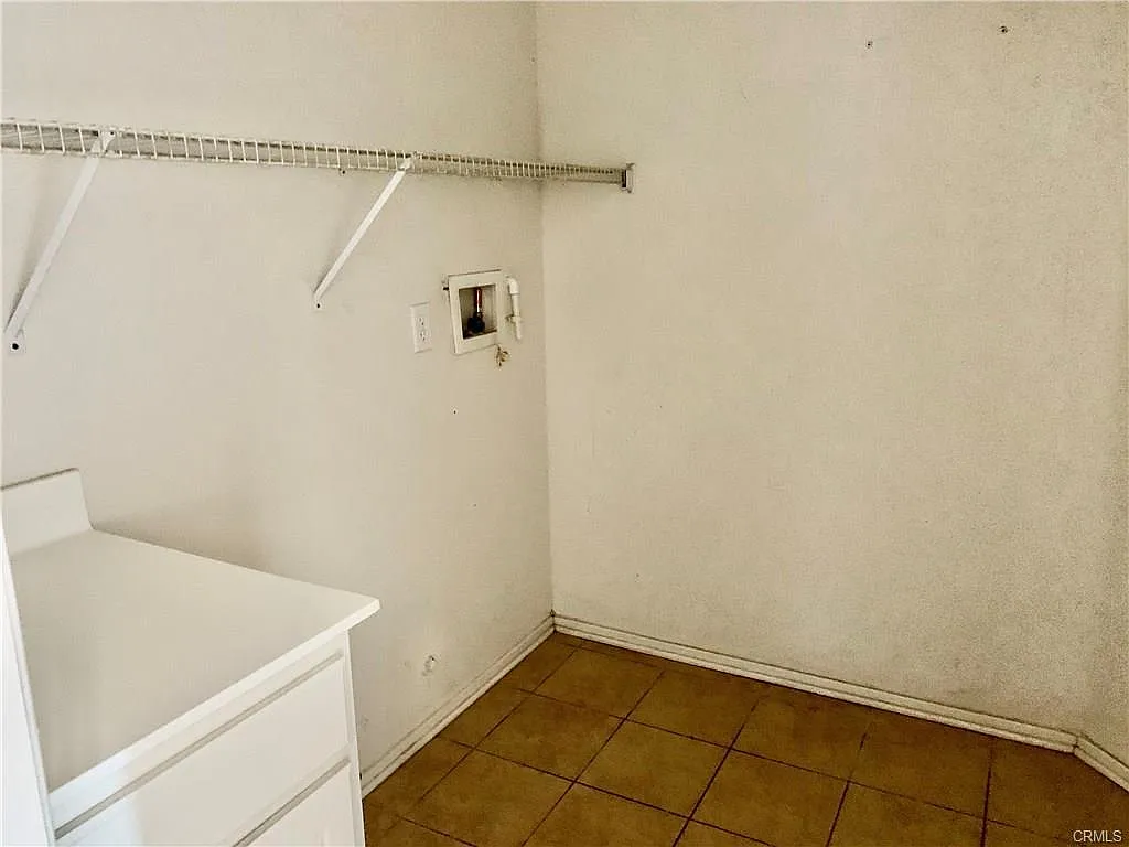 4 bed, 2817 sqft, $3,200 — Photo 3