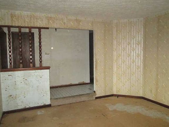 2nd image of 6821 Crown Dr