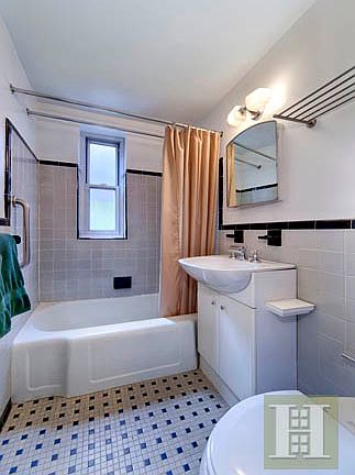 4th image of 550 I Grand St APT H9d