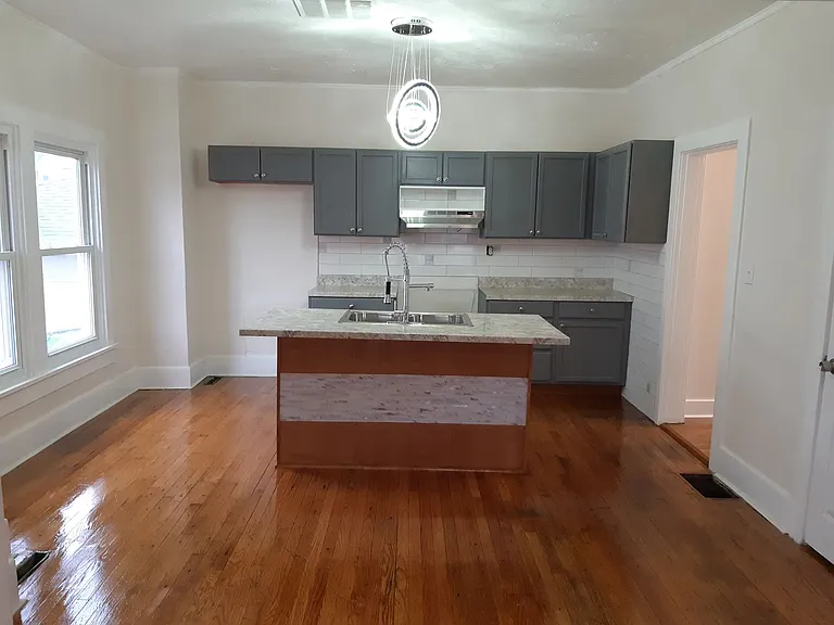 116 Redwood Ave — Photo 5