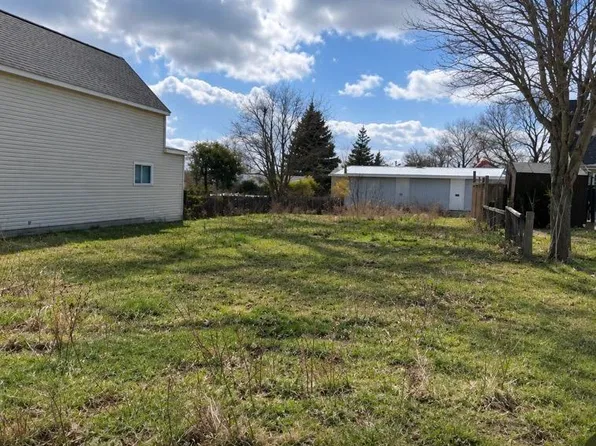 233 Legatto St, Sydney Mines, NS B1V 2T2