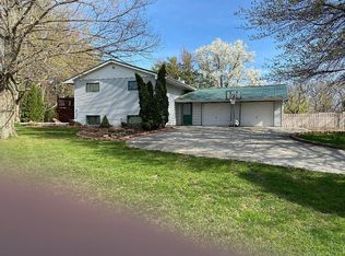 489 County Road 2570 E, El Paso, IL 61738