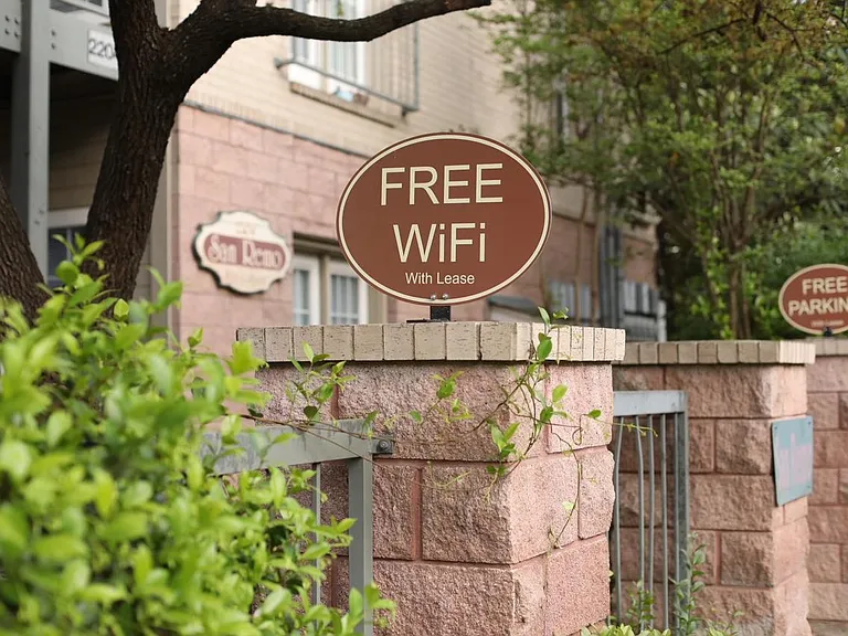 WiFi & Parking Included!