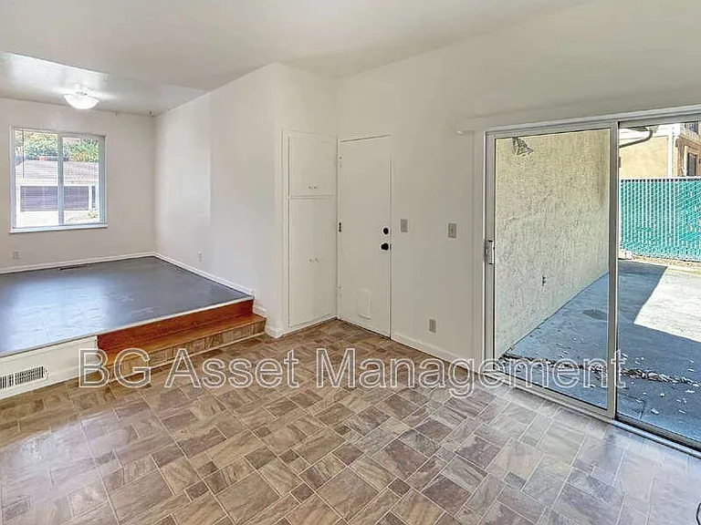 2672 Doidge Ave — Photo 3