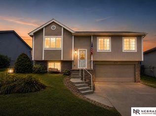 19116 U St, Omaha, NE 68135