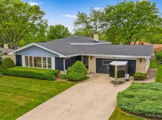 521 Merlin Dr, Schaumburg, IL 60193