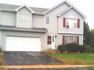 1211 Cottonwood Dr, Aurora, IL 60506