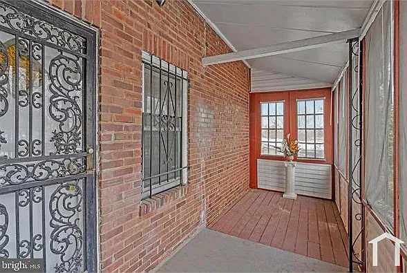 921 48th St NE — Photo 22