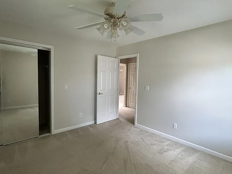 193 Berkshire Loop — Photo 15