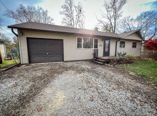 302 Willow Ln, Mahomet, IL 61853