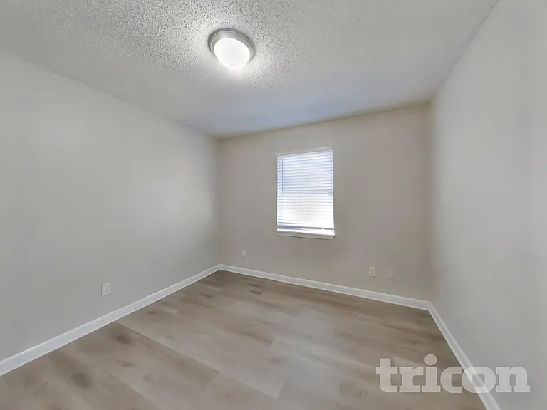 623 Walston Ln — Photo 15