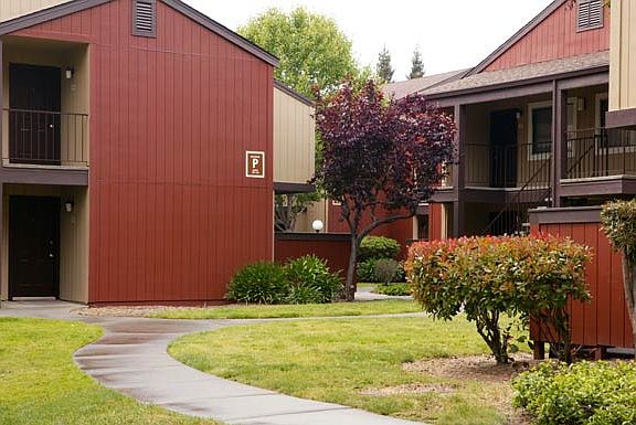 3rd image of 550 River Glen Dr APT 045