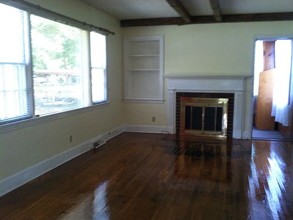 5th image of 400 Cumberland Dr