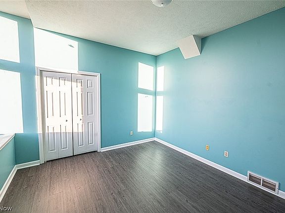 5th image of 1000 2nd St Unit 305