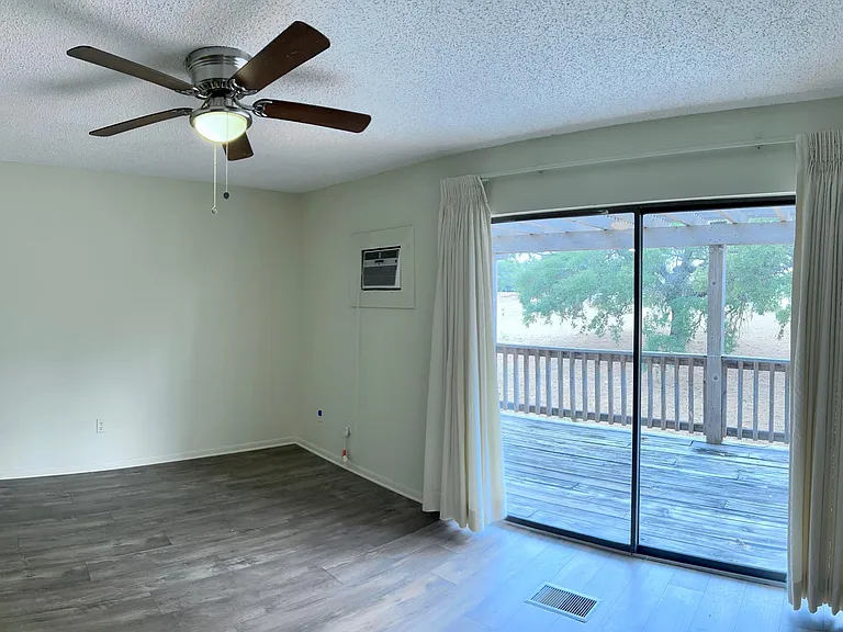 300 Lucy Ln — Photo 6