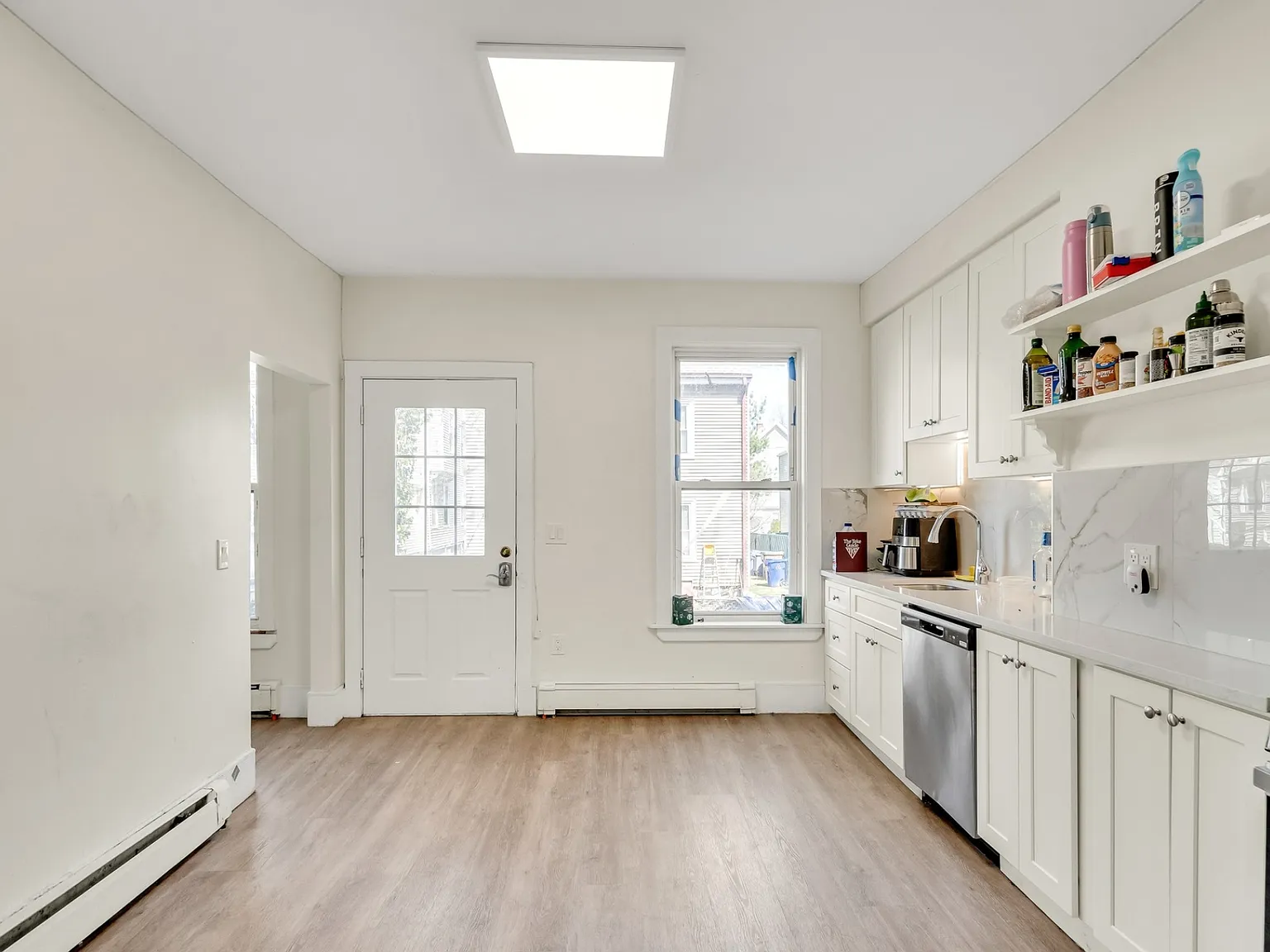 7 bed, 2200 sqft, $8,000 — Photo 1