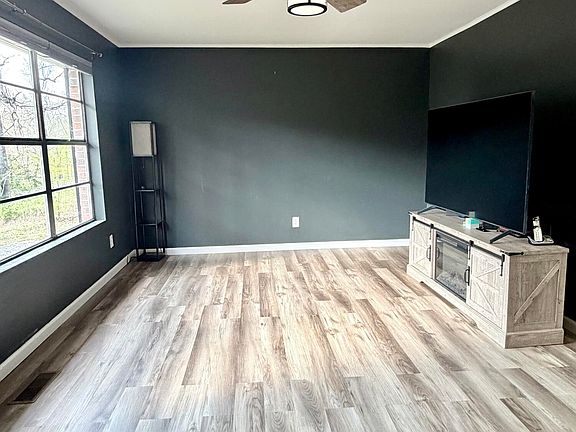 4th image of 387 Green Shadow Rd SE