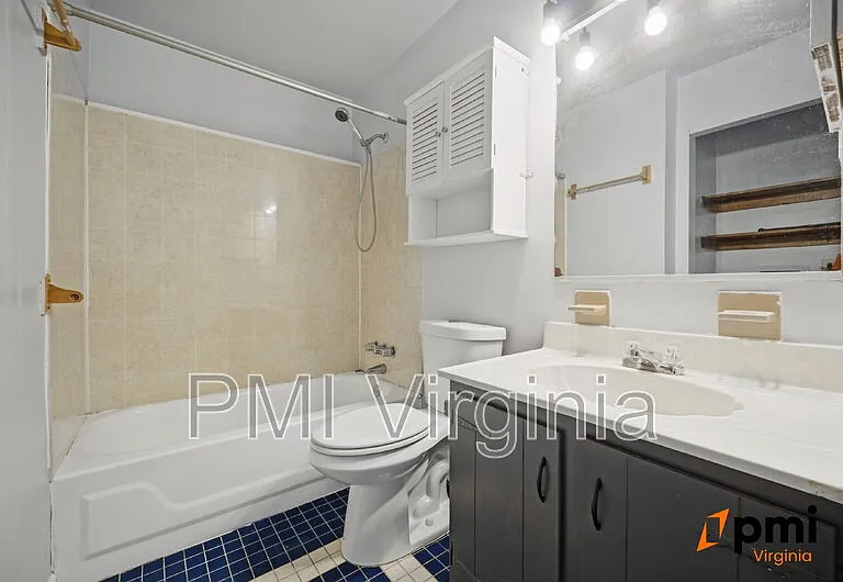 1701 Darrow St — Photo 16