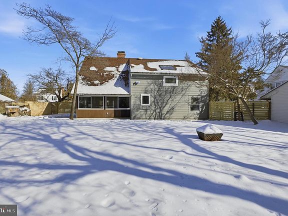 3rd image of 8004 Gladstone Rd