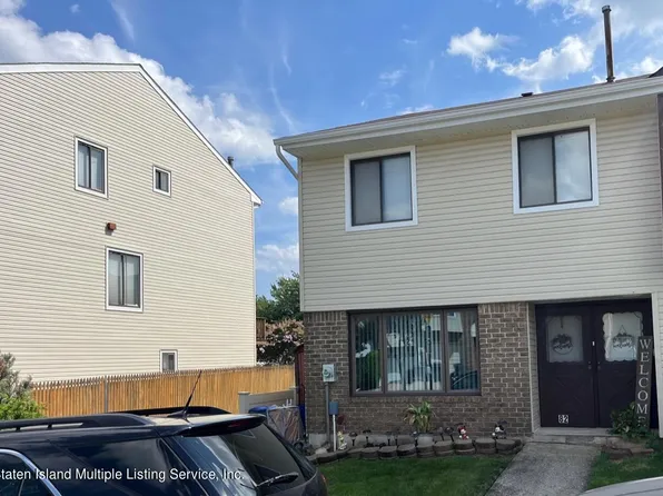 82 Redwood Loop, Staten Island, NY 10309