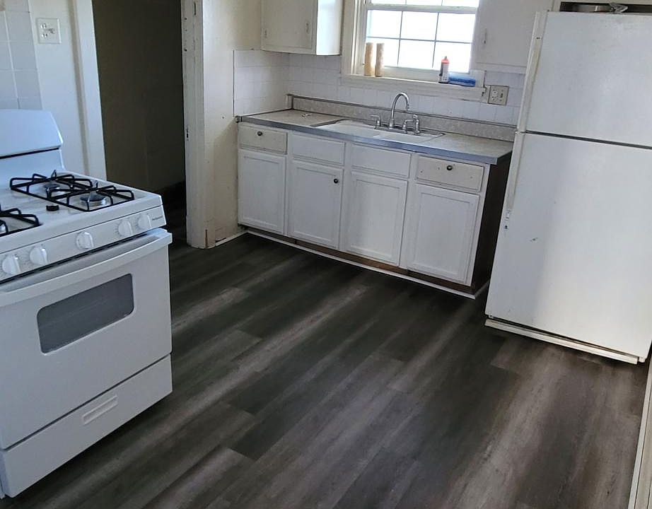 Eat-in Kitchen