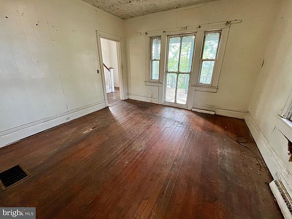 5th image of 407 Carruthers St