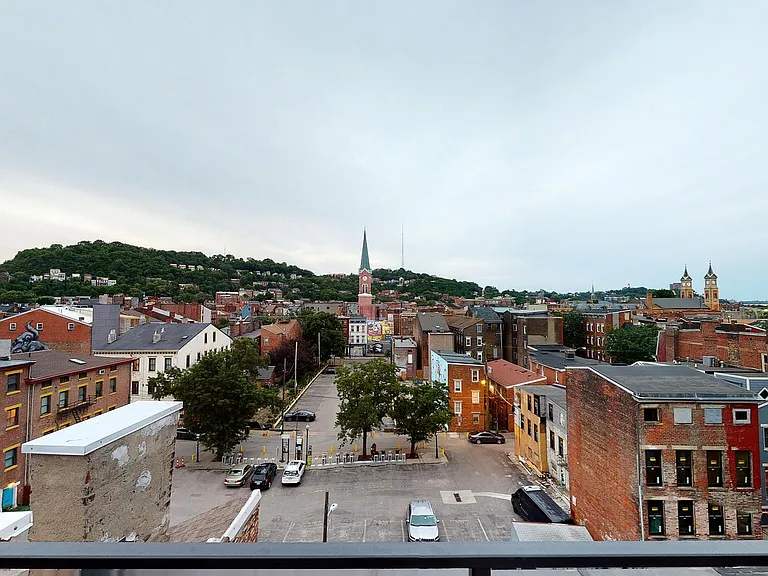 1710 Elm St #3R — Photo 9
