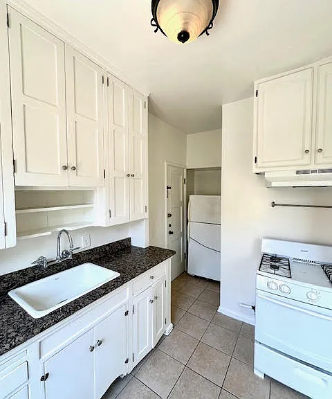 1269 N Flores Ave #B1 — Photo 7
