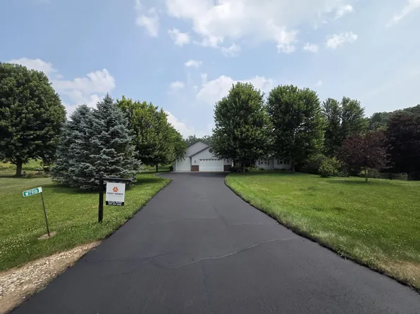 W7918 Payton Dr, Pardeeville, WI 53954