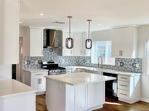 5th image of 16230 Gramercy Pl
