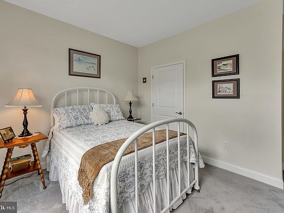 4th image of 131 Amberfield Ct