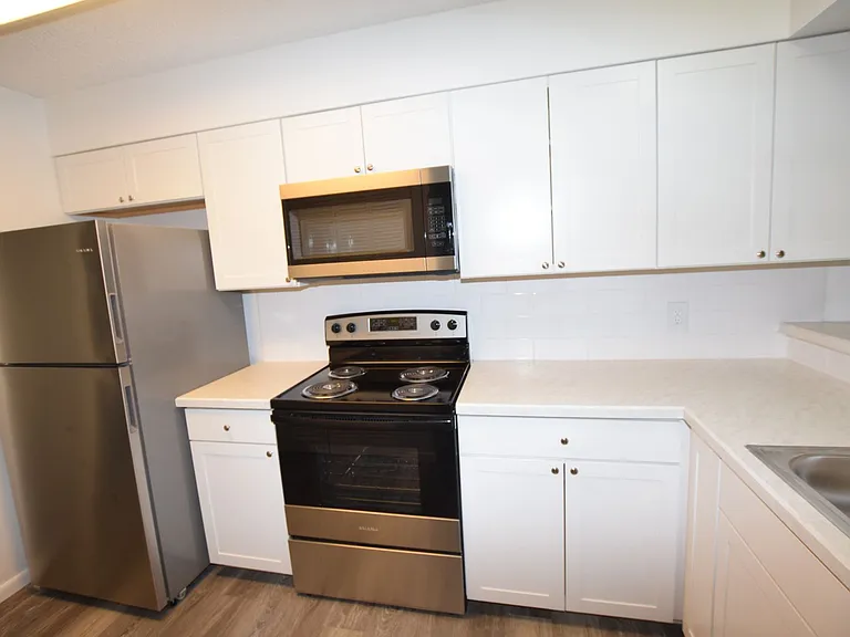 908 Sumter St — Photo 10