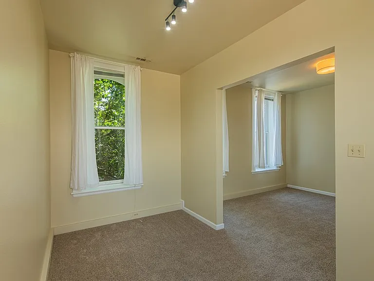 231 S Union Ave #B — Photo 11