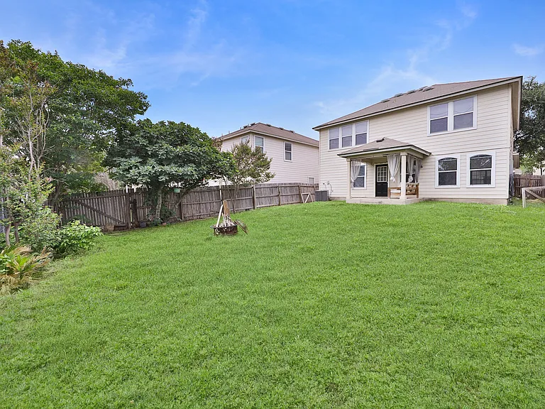 210 Hallie Pass — Photo 35