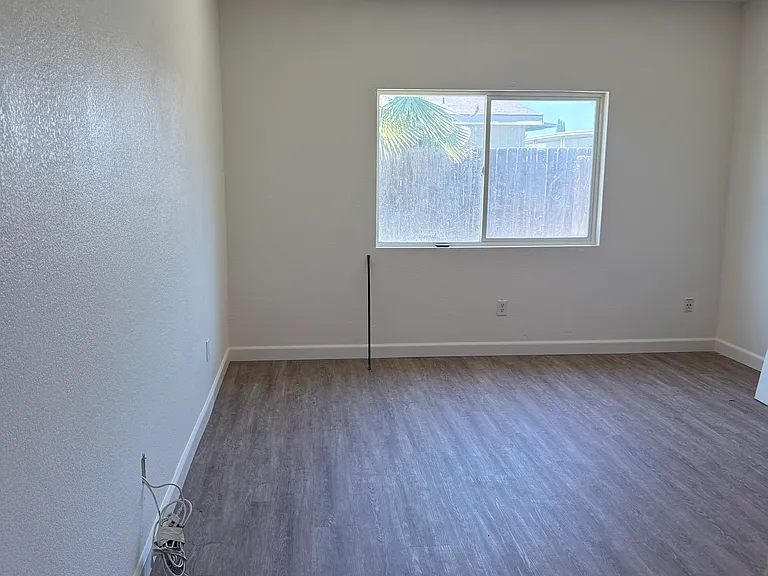433 Halley Ave — Photo 9