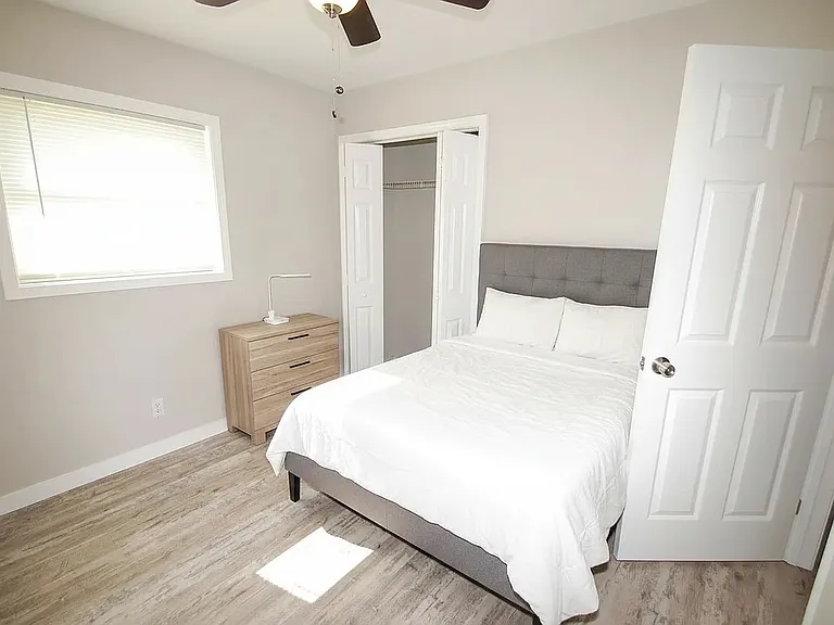1710 Drake Ave — Photo 3