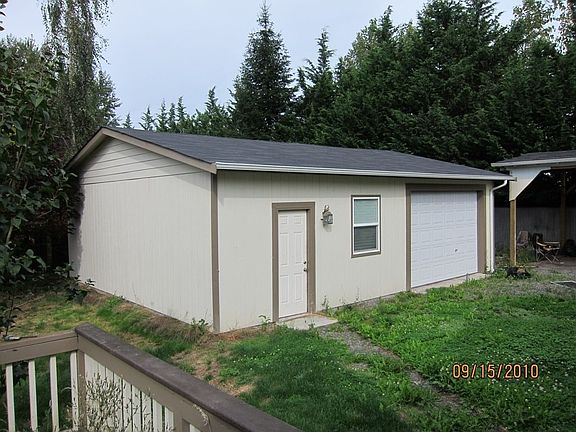 Detached Garage/Shop