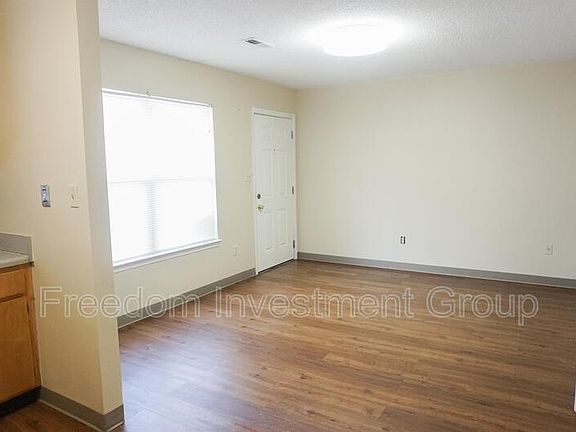 3rd image of 735 Sanquine Way