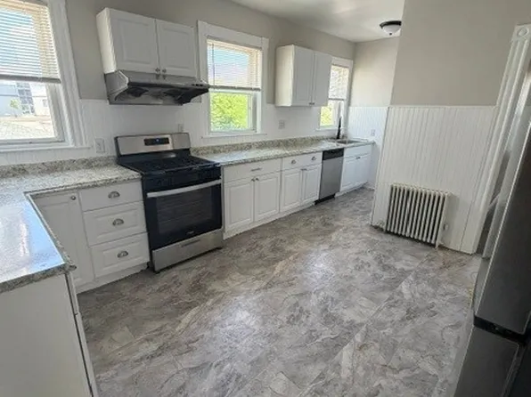 4 Lawrence Pl #4, Brighton, MA 02135