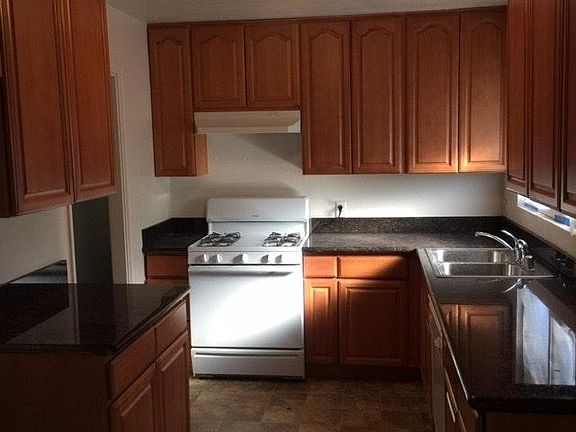 3rd image of 44226 Kirkland Ave