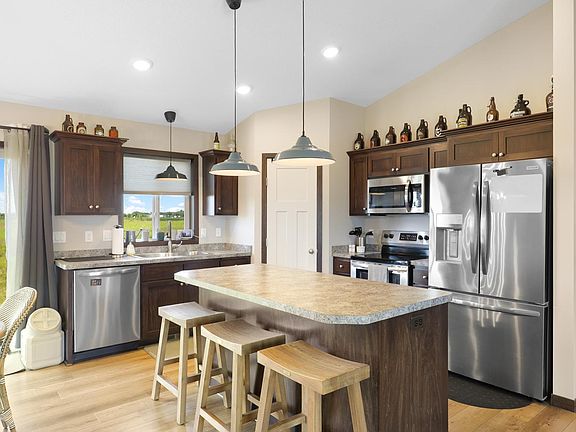 5th image of 4124 Eaton Cir NE