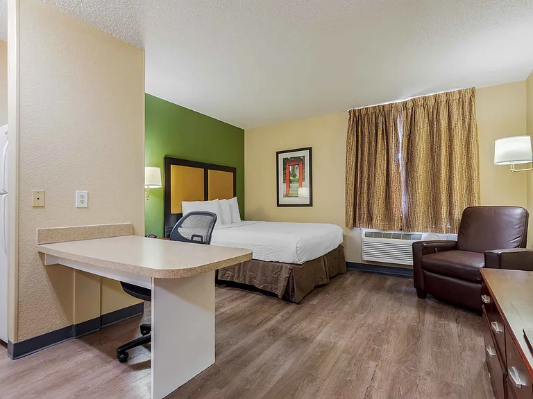 Studio Suite - 1 Queen Bed
