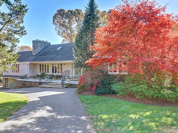 2nd image of 3 Cedar Dr