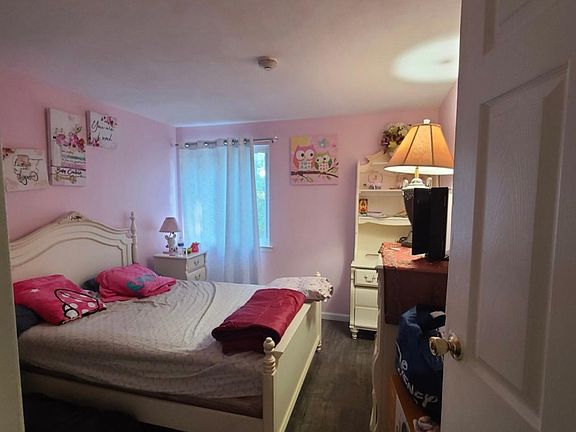 2nd image of 10 Appomattox Ct #10